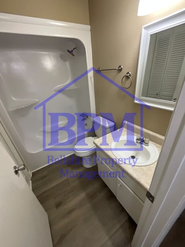 Building Photo - Charming 3 Bed, 1 Bath Home on Falcon Dr –...