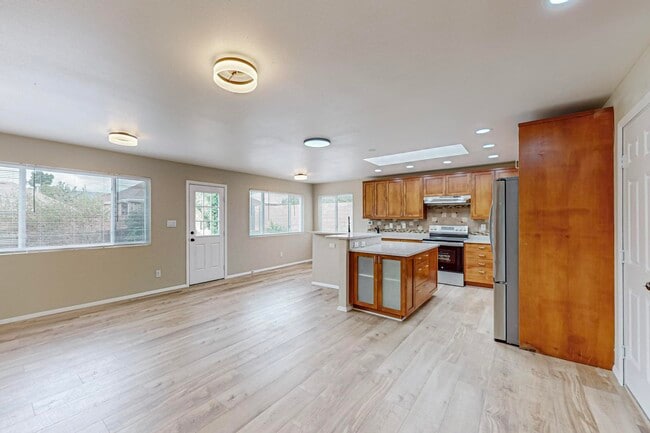 Building Photo - 713 Rio Arriba Ave SE