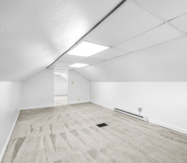 Building Photo - 6026 N Pointe Blvd