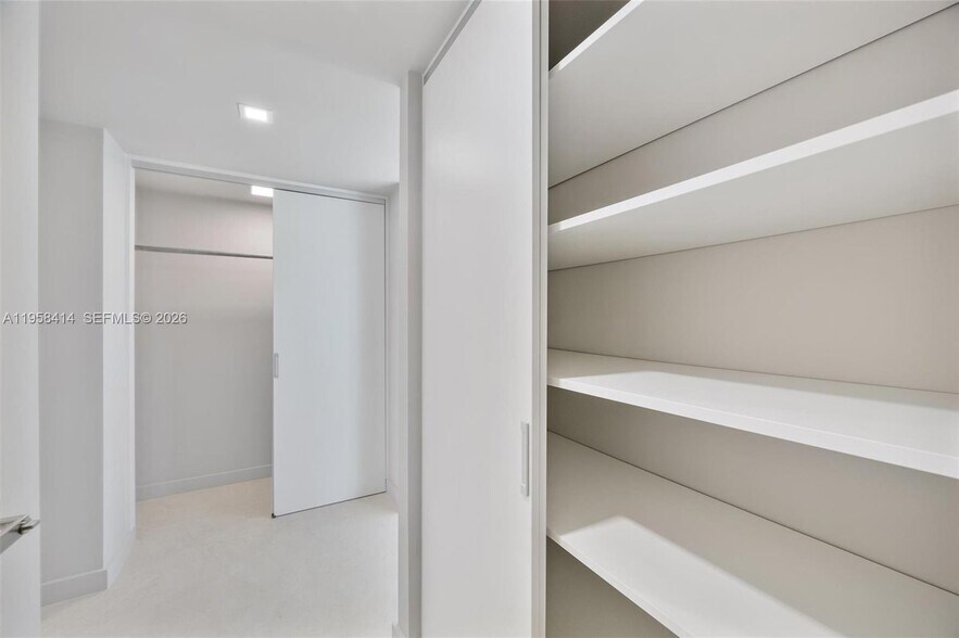 Building Photo - 1541 Brickell Ave