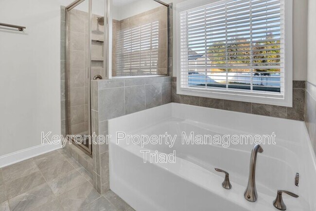 Building Photo - 5470 Noble View Dr