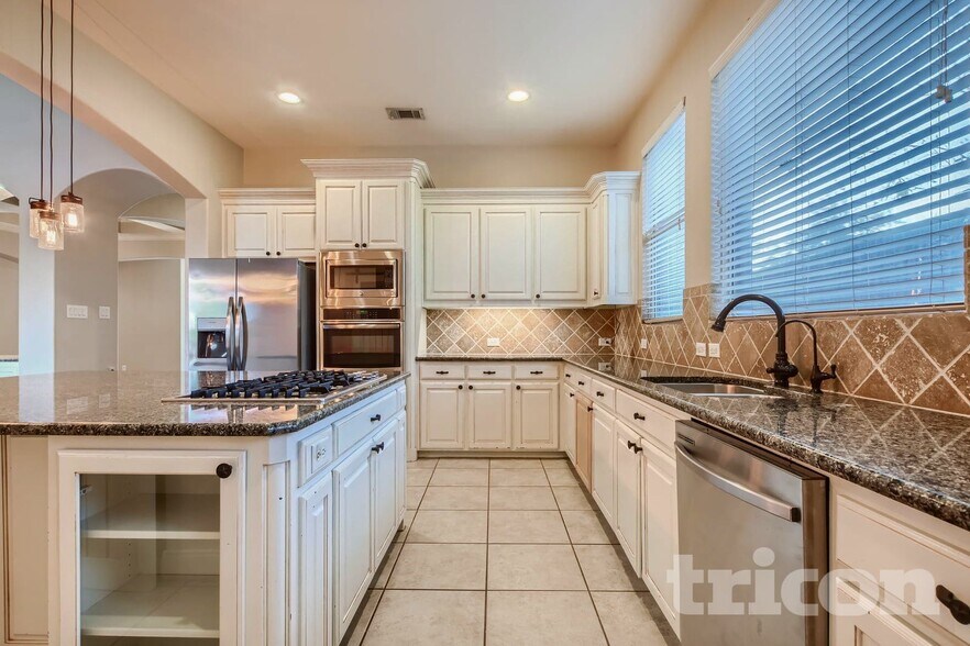 Building Photo - 727 Fairfax Lane