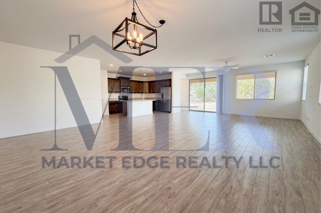 Building Photo - 2Bed/2Bath Gated Turnkey Home in Wickenburg! Ready for Immediate Move-In! -- 4 CAR GARAGE!