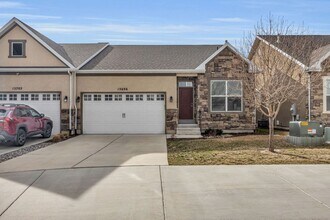 Building Photo - 3 Bedroom Townhome in Riverton!