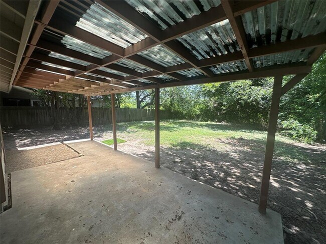 Building Photo - 8510 Woodstone Dr