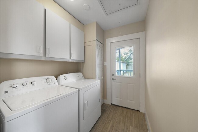 Building Photo - 309 Pecore St