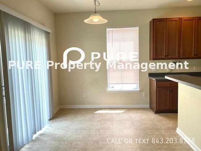 Building Photo - 160 Avonshire Dr