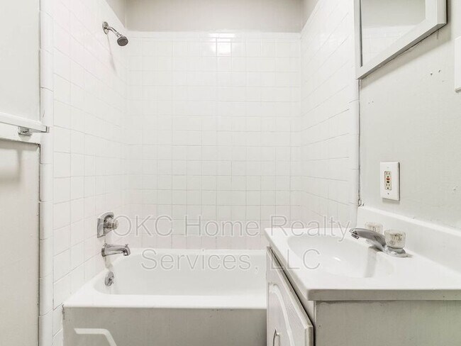 Building Photo - 1740 NW 11th St