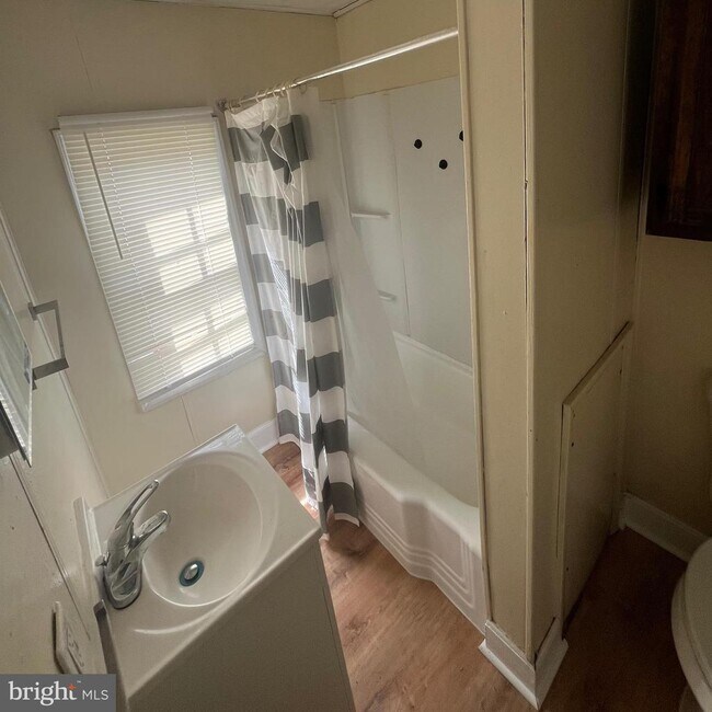 Building Photo - 609 Smithfield Ave