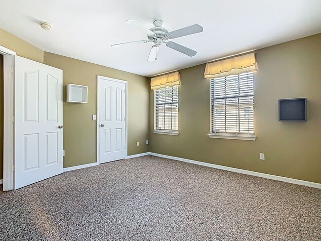 Building Photo - 2 Bedroom 2 Bathroom Townhome is Siena at ...