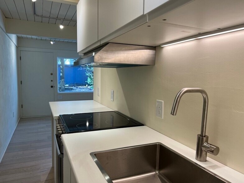 Building Photo - 9 Bowdoin St