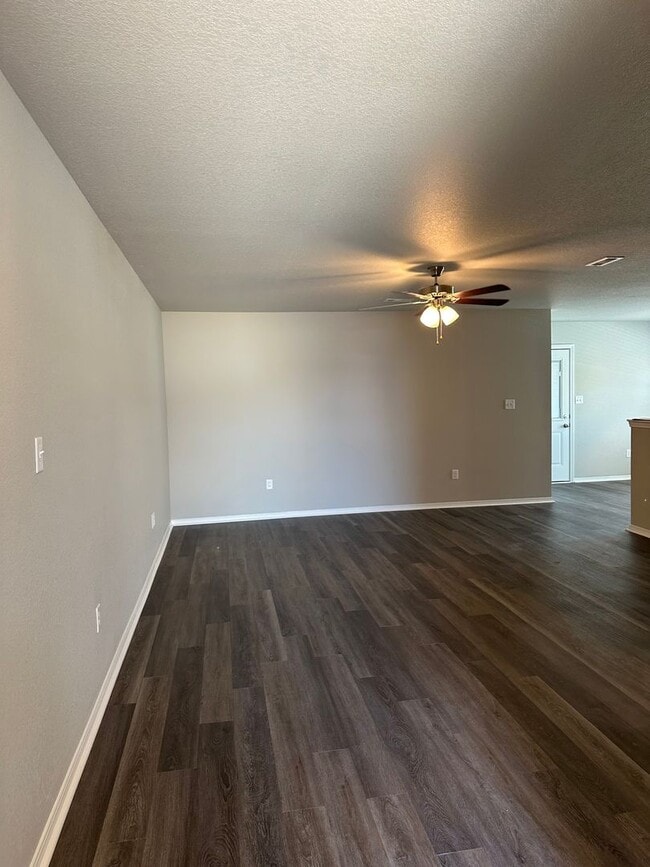 Building Photo - 203 Logan Dr