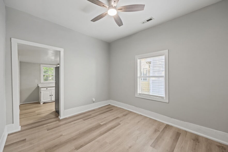 Building Photo - 818 Hanover St