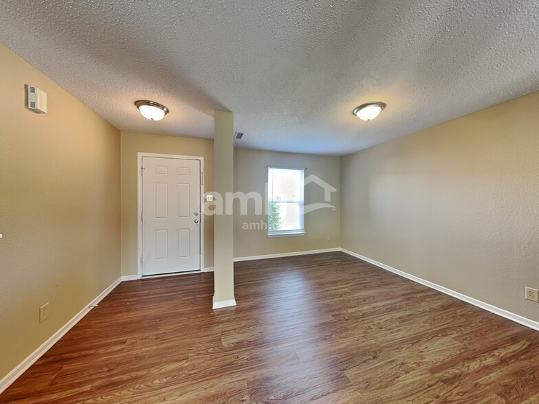 Building Photo - 6765 W Littleton Dr