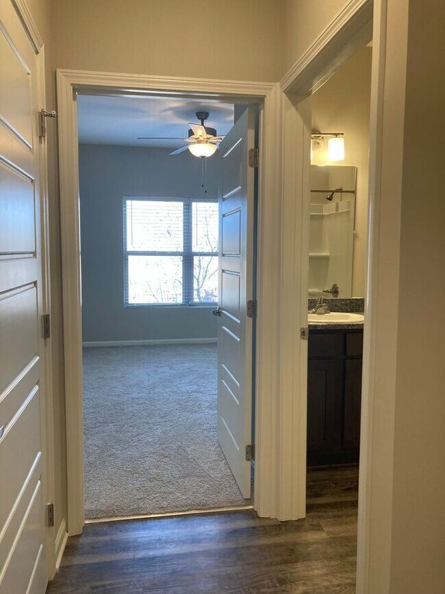 Building Photo - Renovated Mallard Creek Apartment for Lease!