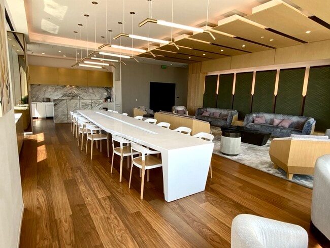 Building Photo - 889 Francisco St