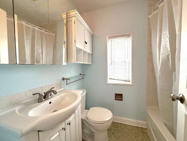 Building Photo - 5612 7th Rd S