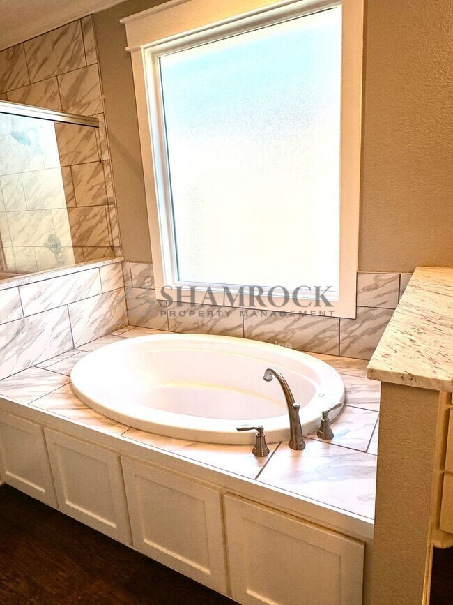 Building Photo - 10305 T Bury Ln