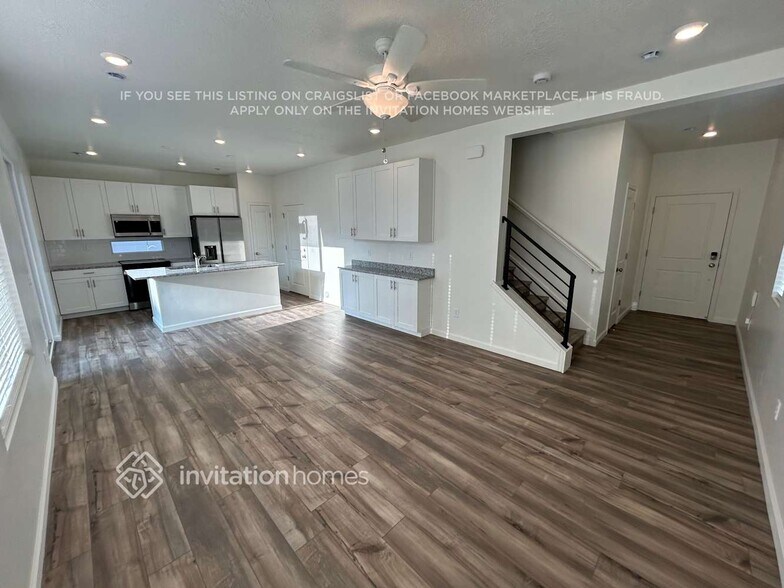 Building Photo - 328 N Broadway Dr