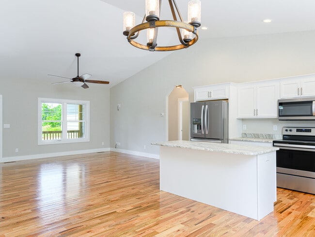 Building Photo - 27 W Chapel Rd