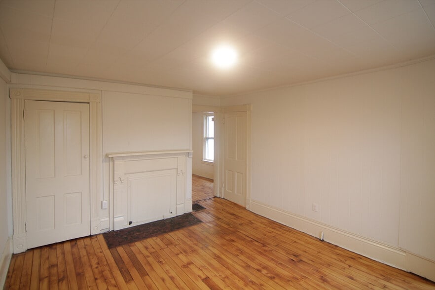 Building Photo - 208 Green St