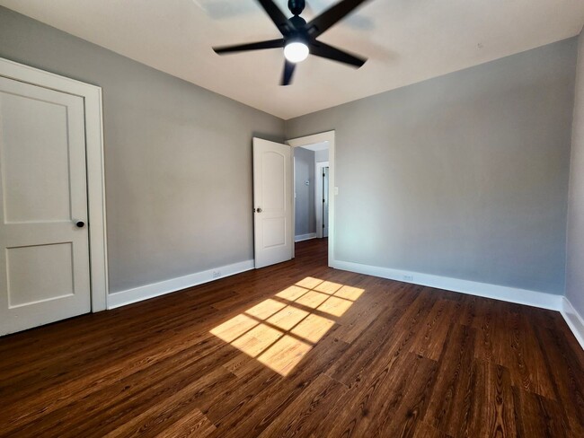 Building Photo - Updated two bedroom in Wagener Terrace - u...