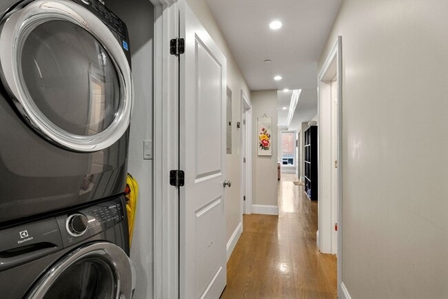 Building Photo - 205 W 8th St