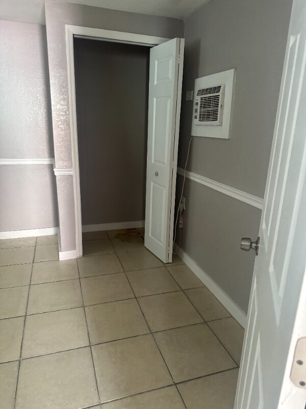 Building Photo - 1064 N Tamiami Trl