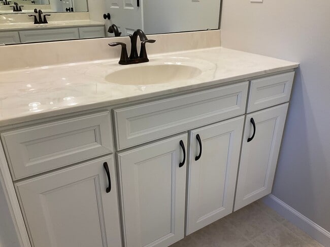 Building Photo - 104 Forest Oaks Dr