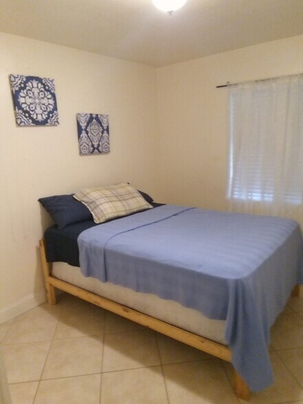 Primary Photo - 709 Wisteria Ave