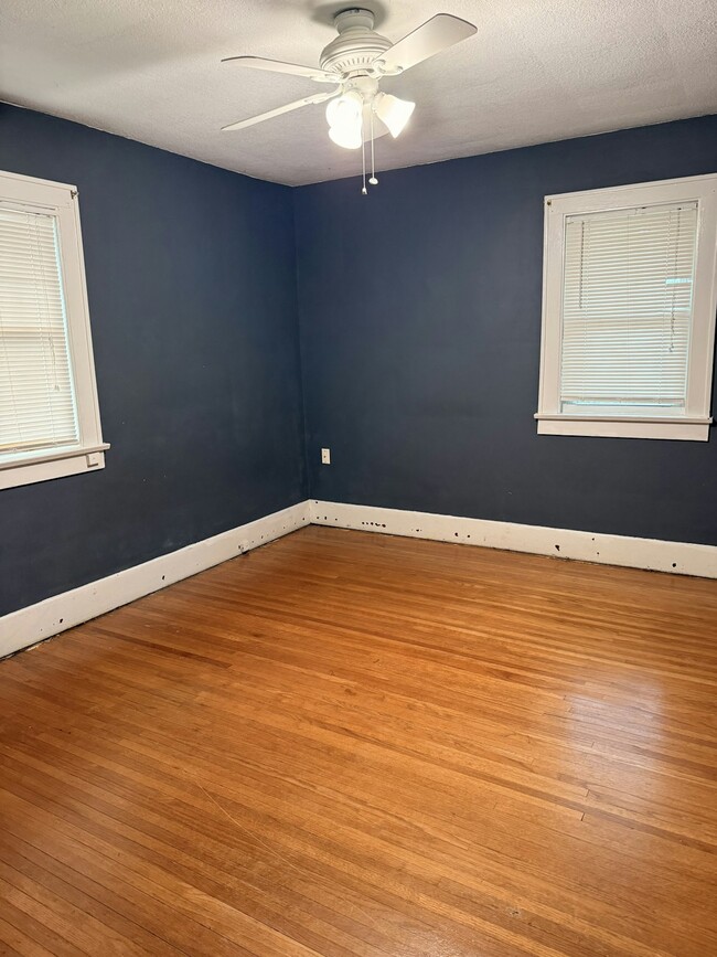 Building Photo - 1653 W Forest Ave