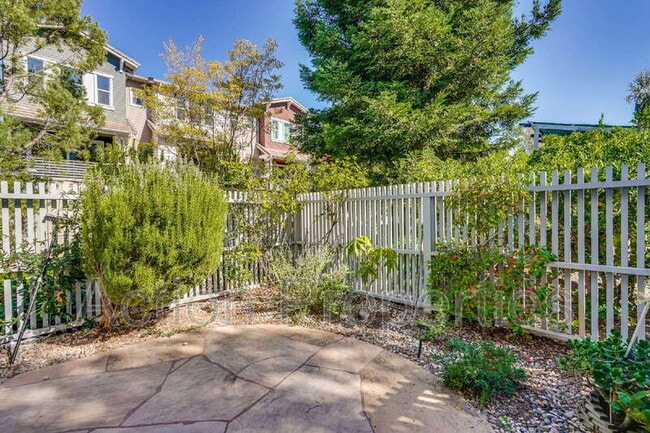 Building Photo - 209 Ortega Ave