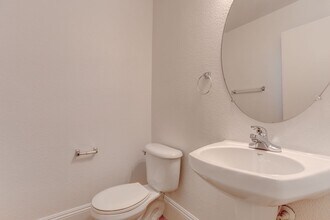 Building Photo - 1195 S Sweet Orange St
