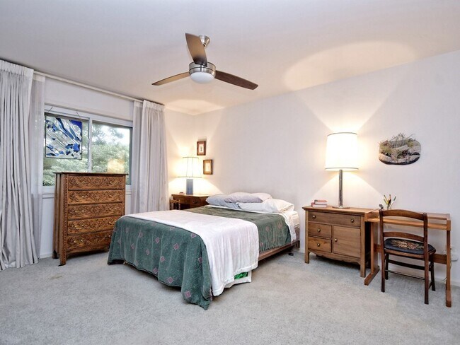 Building Photo - 6001 Highland Hills Dr