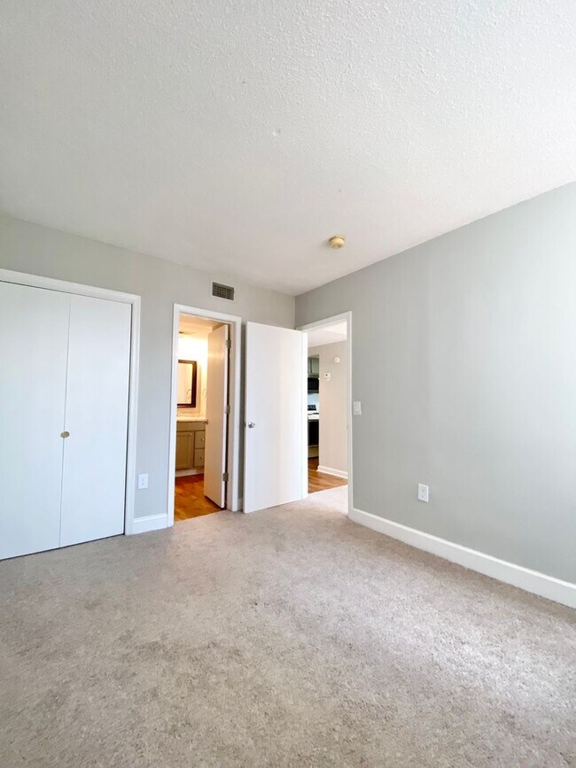 Building Photo - wh605