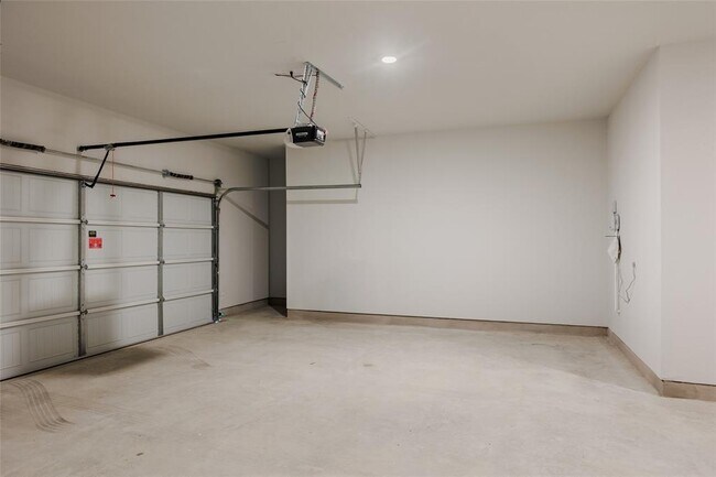 Building Photo - 8512 Dongan Dr