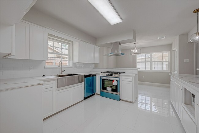 Building Photo - 5622 Valkeith Dr