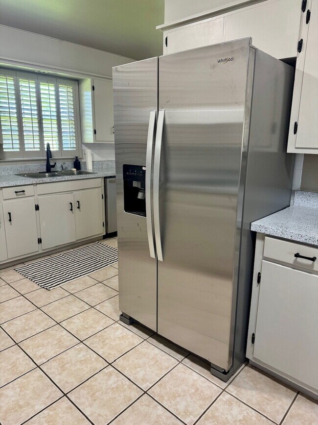 Building Photo - "Charming 3-Bedroom Gem with 2 Full Baths on 54th Street – Spacious 1,725 Sq Ft Haven in Lubbock!"