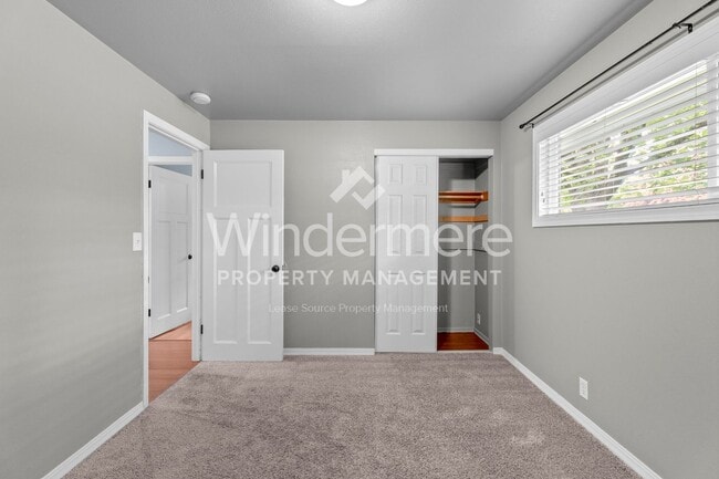 Building Photo - Desirable Rancher style home located in Ce...