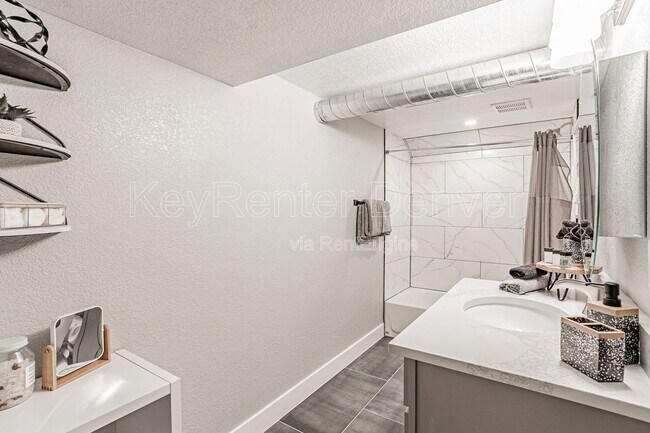 Building Photo - 6636 Depew St