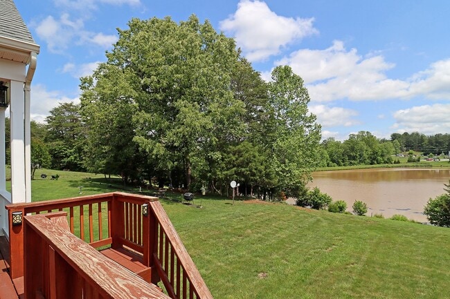 Building Photo - Pet-Friendly One Level Living Waterfront Home