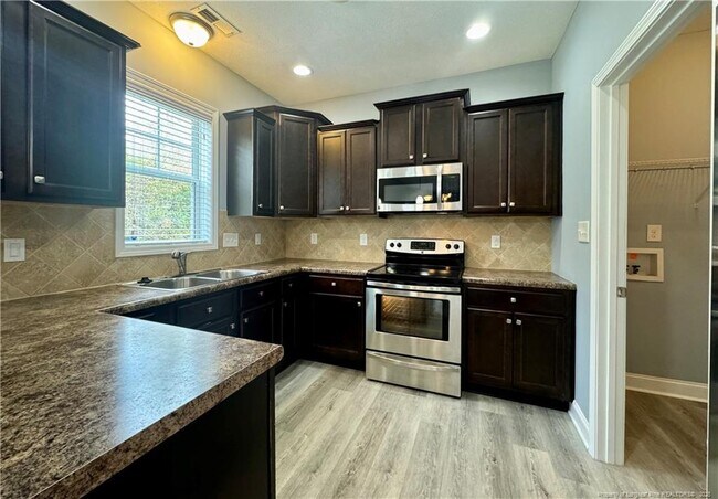 Building Photo - 2100 Feathercombe Court