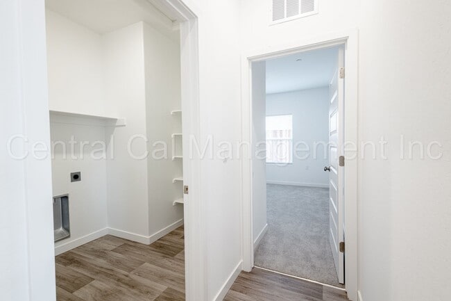 Building Photo - 4 Bedroom/2 Bath Home with Paid Solar in the Southwest - $2650 Per Month!