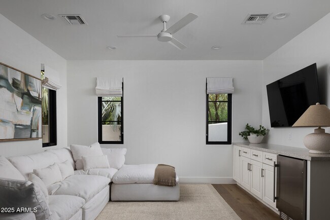 Building Photo - 7730 N Mockingbird Ln