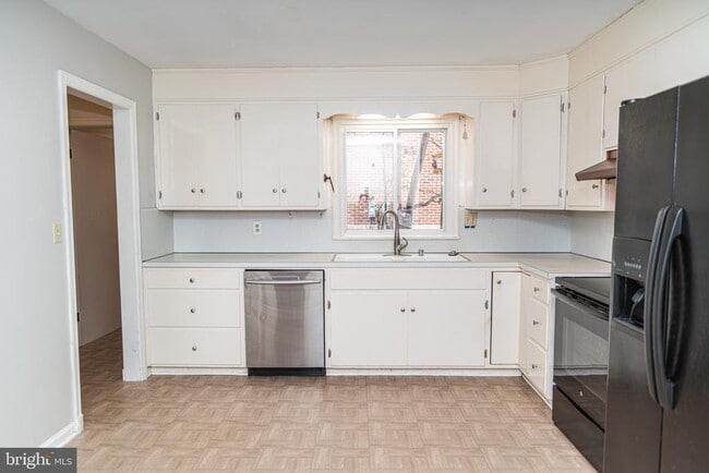 Building Photo - 116 S Union Ave