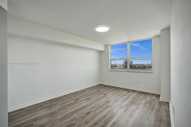 Building Photo - 19501 W Country Club Dr