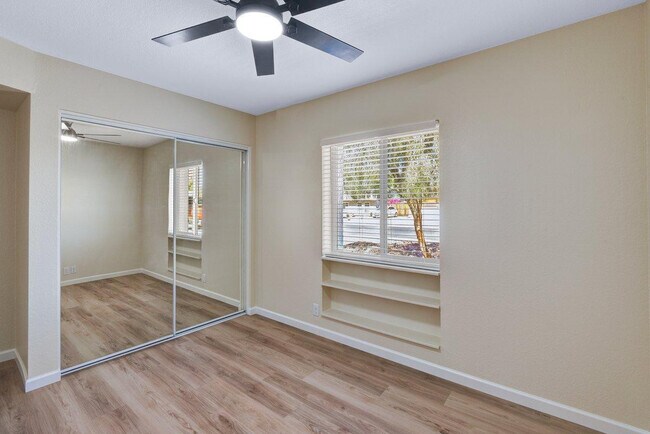 Building Photo - 7331 W Windrose Dr