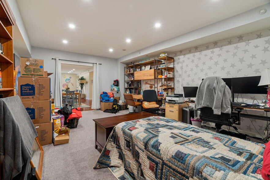 Building Photo - 225 S 18th St