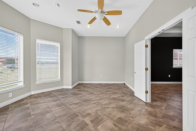 Building Photo - 13819 Lakeview Meadow Dr