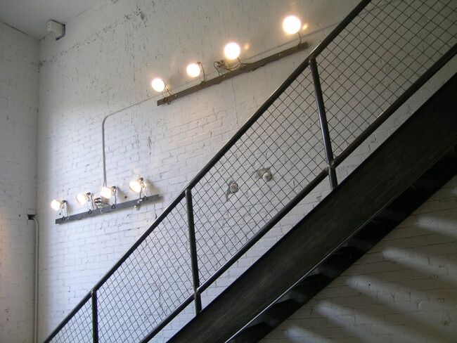 Building Photo - LUNA Lofts